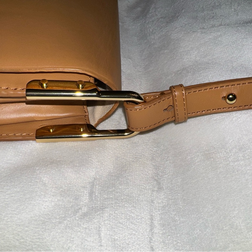 Tommy Hilfiger Leather Crossbody Bag in Camel Brown - Picture 8 of 9